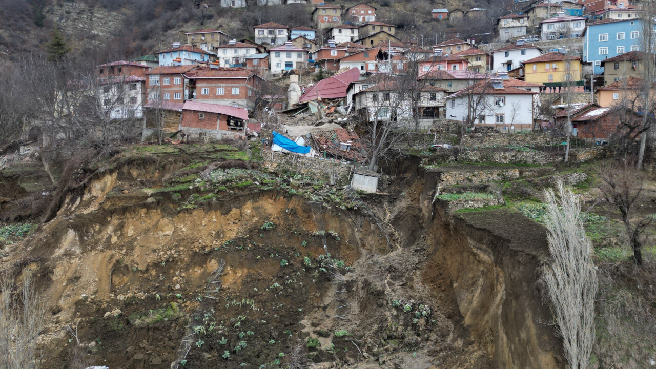 İkiye yarılan köyde patika çilesi
