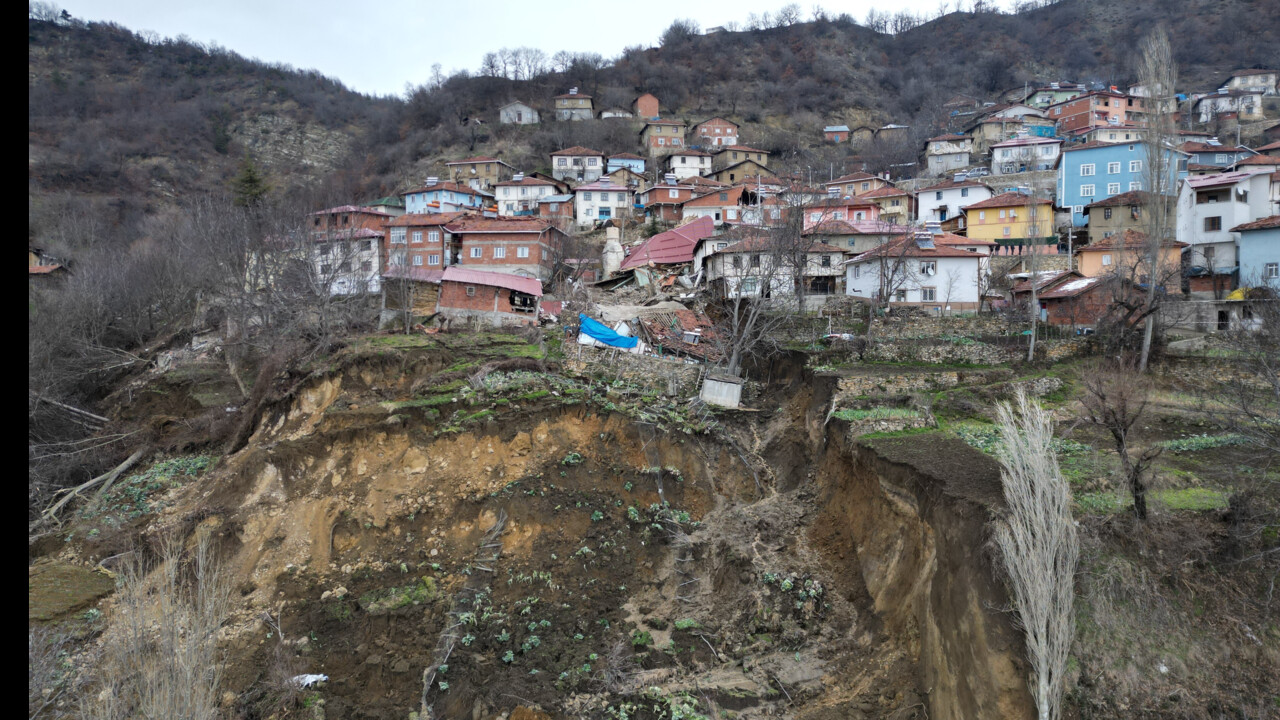 İkiye yarılan köyde patika çilesi