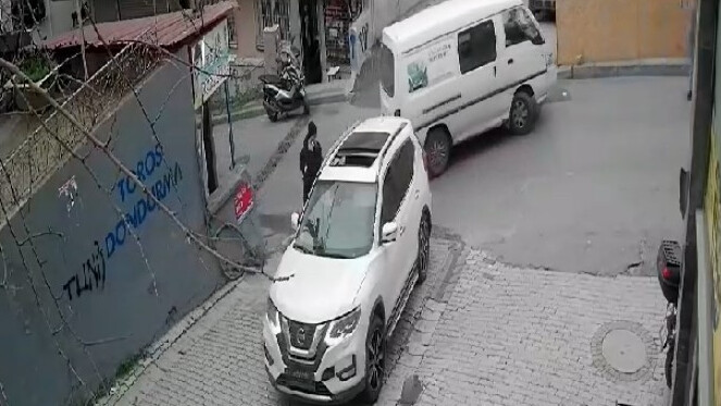 AK Parti'nin seçim çalışmasına düzenlenen saldırının yeni görüntüleri ortaya çıktı AK Parti'nin seçim çalışmasına düzenlenen saldırının yeni görüntüleri ortaya çıktı