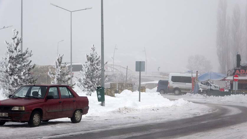Batıda entübe olan kış, Ardahan'da kendini göstermeye devam ediyor Batıda entübe olan kış, Ardahan'da kendini göstermeye devam ediyor