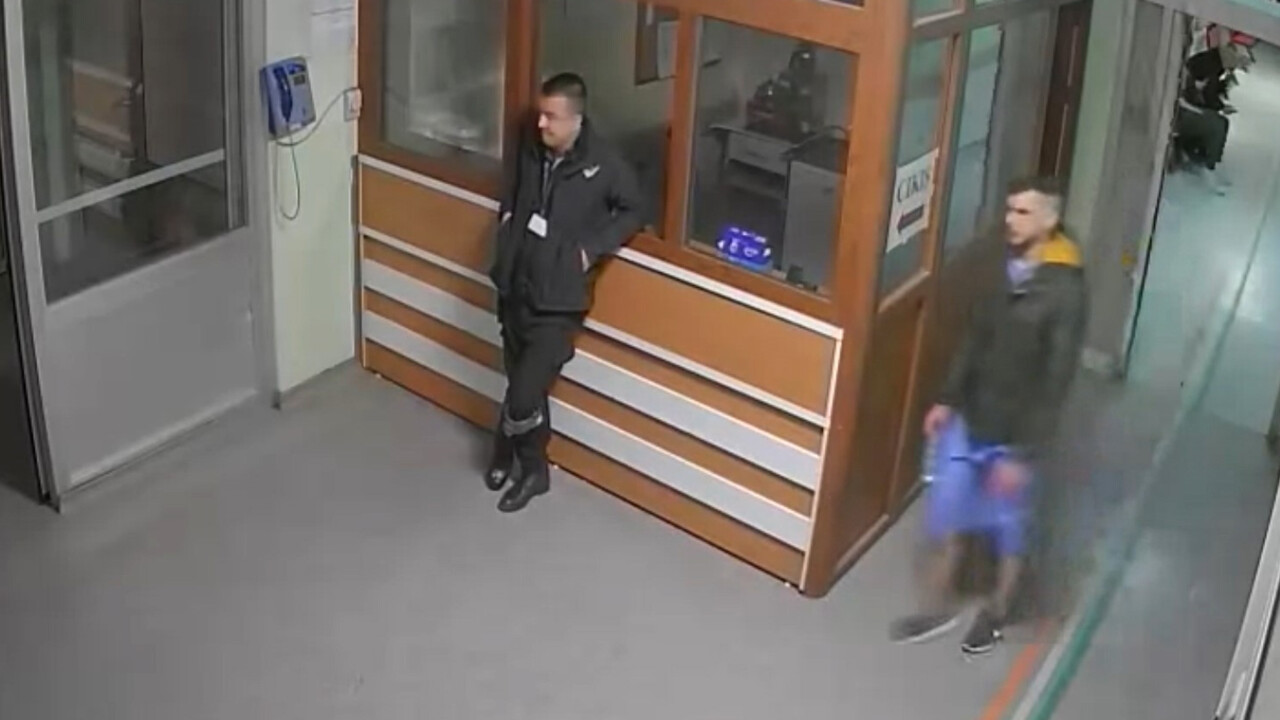 Ameliyat için hastaneye getirilen hükümlü, önlükle firar etti
