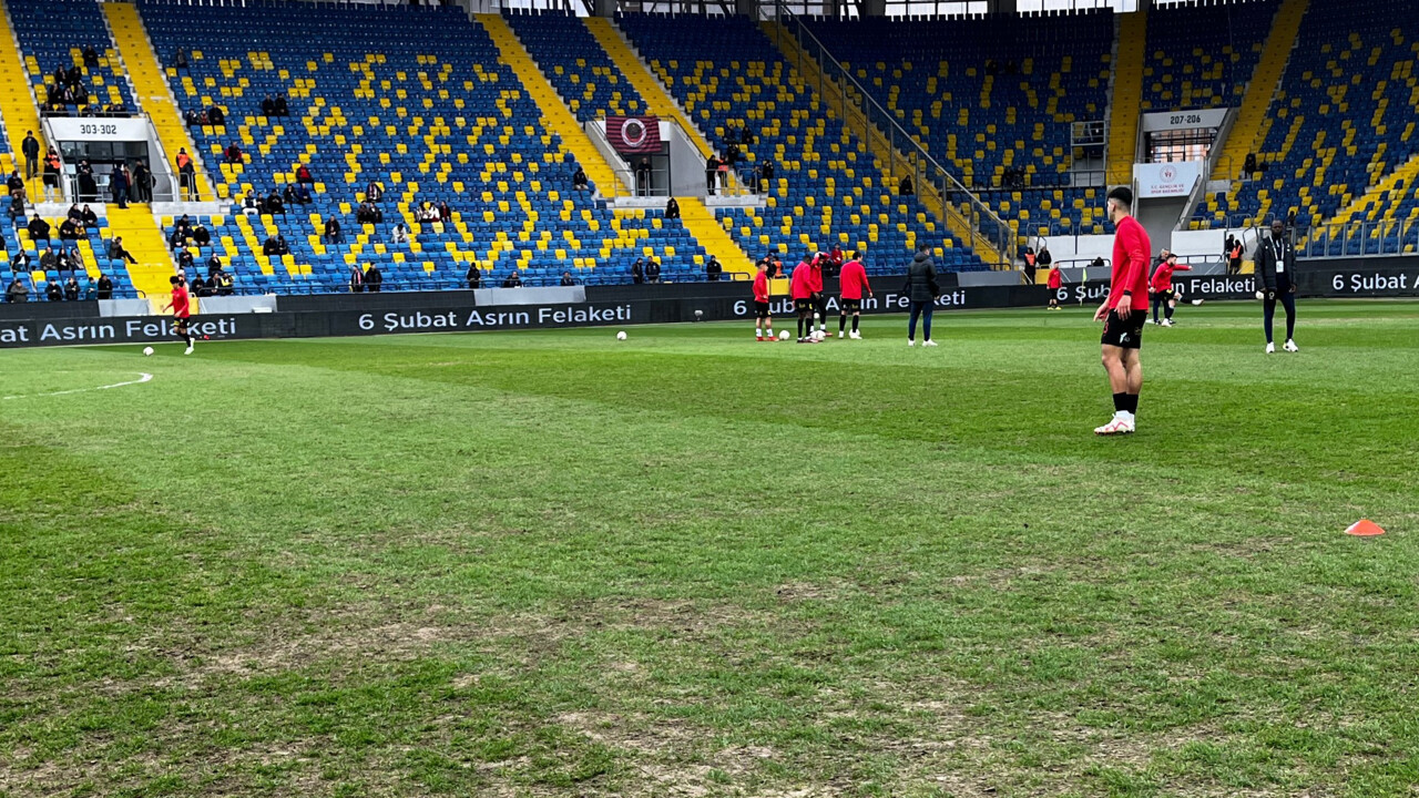 TFF inceleme başlattı! Eryaman zemini korkuttu! Ankaragücü - Galatasaray maçı için son karar açıklanacak TFF inceleme başlattı! Eryaman zemini korkuttu! Ankaragücü - Galatasaray maçı için son karar açıklanacak