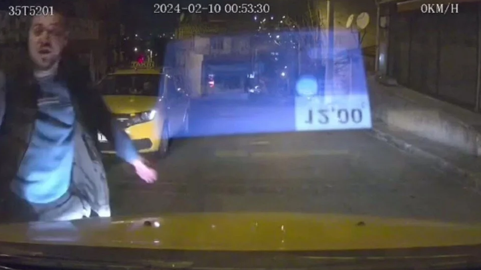 İzmir'de taksiciye yumruklu saldırı! Saldırgan kadının sevgilisi çıktı İzmir'de taksiciye yumruklu saldırı! Saldırgan kadının sevgilisi çıktı