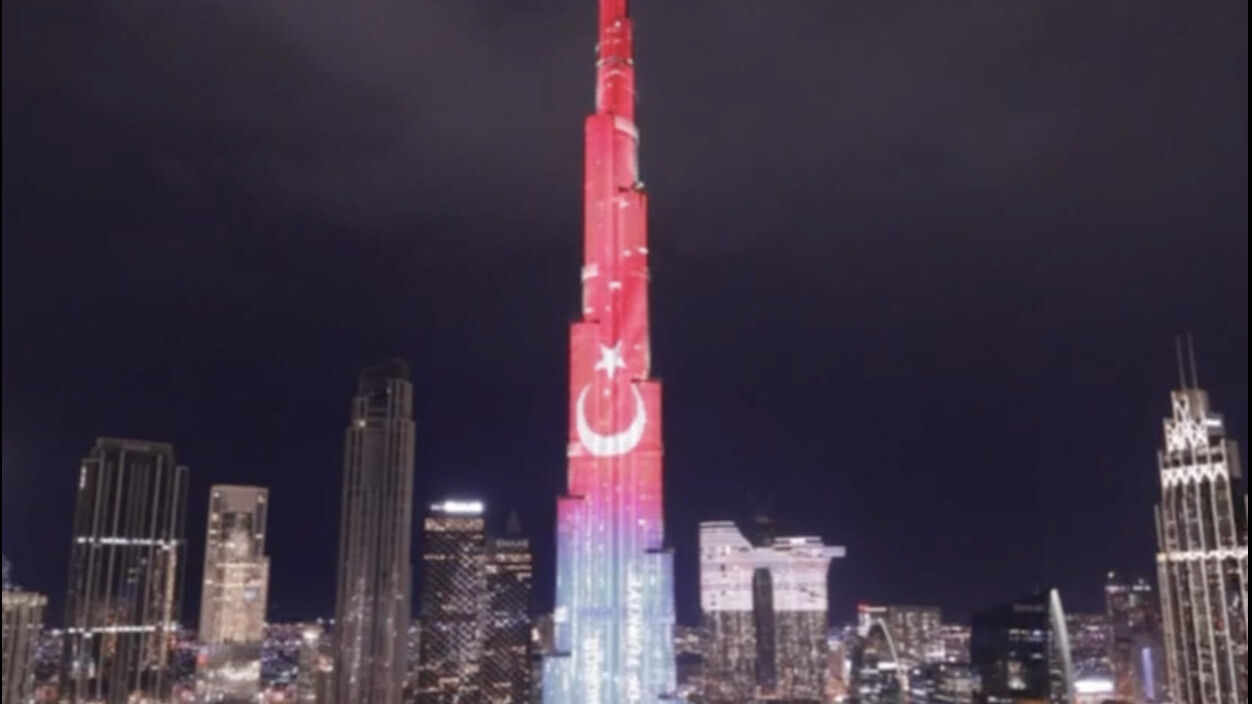 BAE'de Cumhurbaşkanı Erdoğan hazırlığı! Burj Khalifa'ya Türk Bayrağı yansıtıldı BAE'de Cumhurbaşkanı Erdoğan hazırlığı! Burj Khalifa'ya Türk Bayrağı yansıtıldı