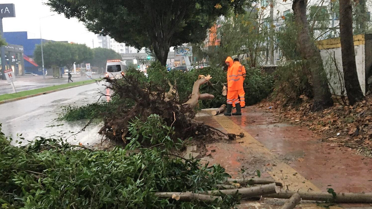 Alt geçitte feci son! Antalya'da 3 aylık yağış bir gecede düştü Alt geçitte feci son! Antalya'da 3 aylık yağış bir gecede düştü