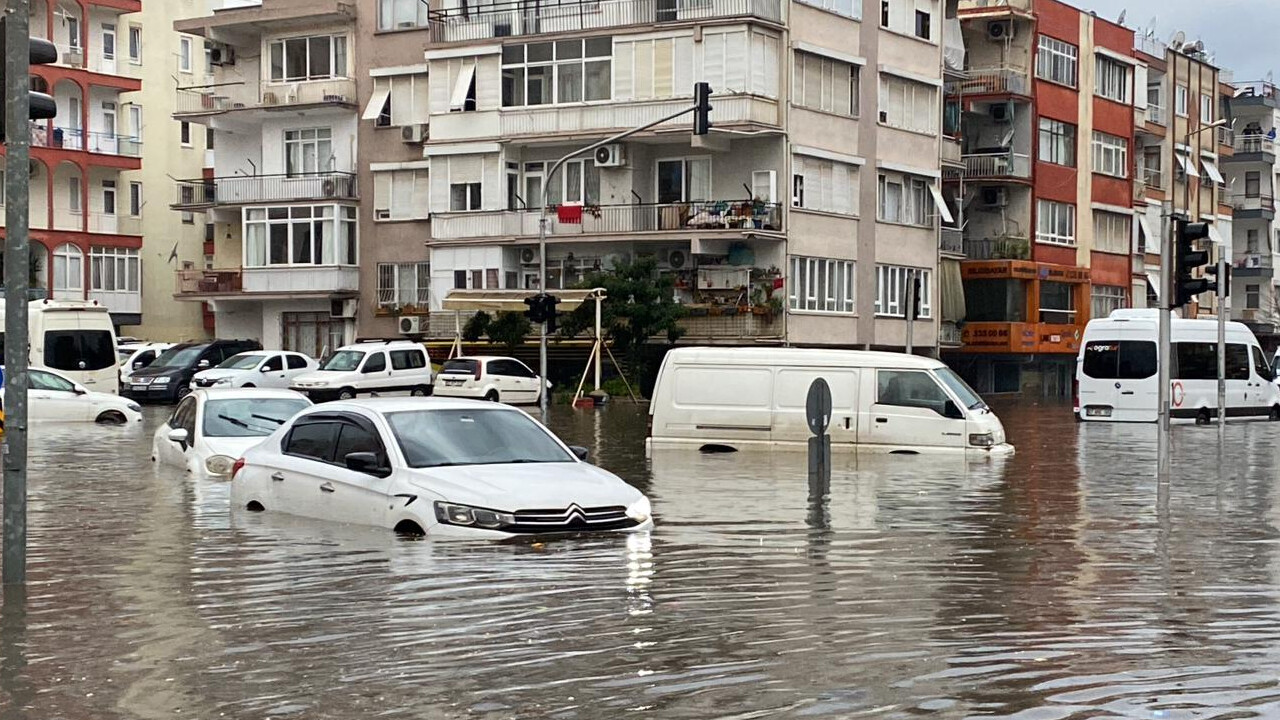 Alt geçitte feci son! Antalya'da 3 aylık yağış bir gecede düştü Alt geçitte feci son! Antalya'da 3 aylık yağış bir gecede düştü