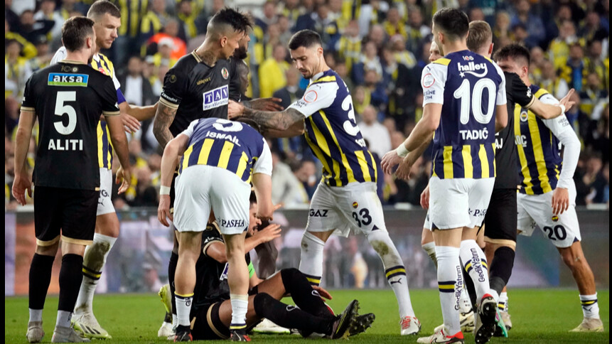 Fenerbahçe'de liderlik gitti iki yıldız birbirine girdi! Krizi ne Ali Koç çözebildi ne İsmail Kartal