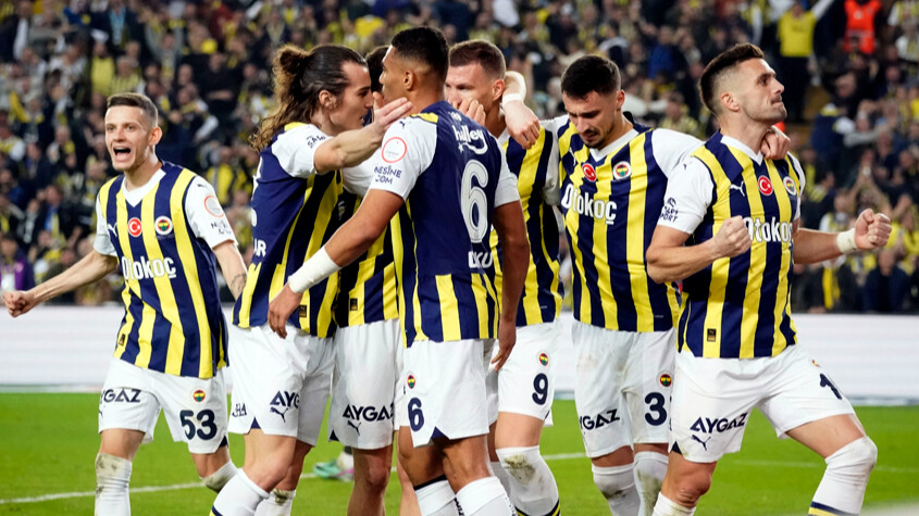 Ryan Kent'ten sonra Fenerbahçe'de 3 kadro dışı daha! Szymanski, Tadic ve Livakovic'e yedek kulübesi yolu Ryan Kent'ten sonra Fenerbahçe'de 3 kadro dışı daha! Szymanski, Tadic ve Livakovic'e yedek kulübesi yolu