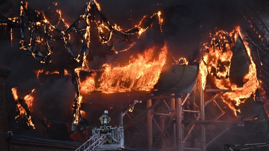 İsveç’te su parkı alevlere teslim oldu