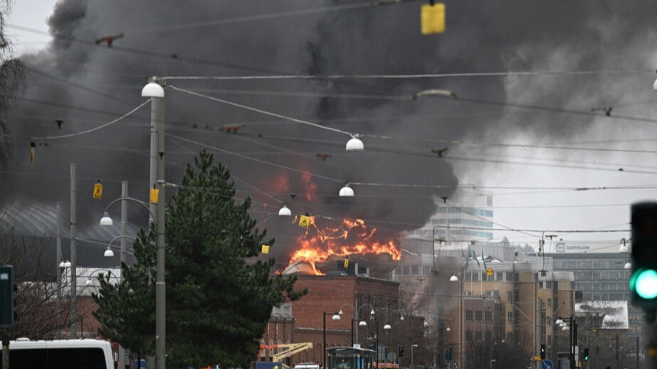 İsveç’te su parkı alevlere teslim oldu