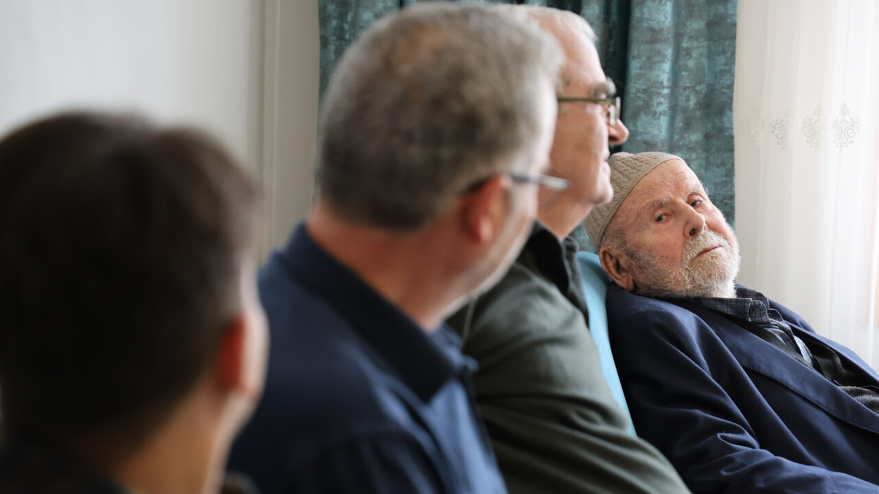 Tam 102 yaşında! 5 çocuğu, 55 torunu var... Uzun yaşamın sırrını anlattı Tam 102 yaşında! 5 çocuğu, 55 torunu var... Uzun yaşamın sırrını anlattı