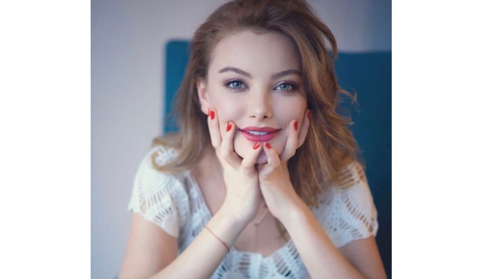 Hocasının vasiyetini dinledi! Adını Feriha Koydum dizisinin Cansu'su öğretim görevlisi oldu Hocasının vasiyetini dinledi! Adını Feriha Koydum dizisinin Cansu'su öğretim görevlisi oldu