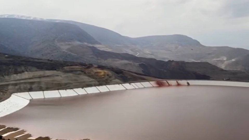 Erzincan'da altın madeninde toprak kayması! 9 işçiden haber alınamıyor Erzincan'da altın madeninde toprak kayması! 9 işçiden haber alınamıyor
