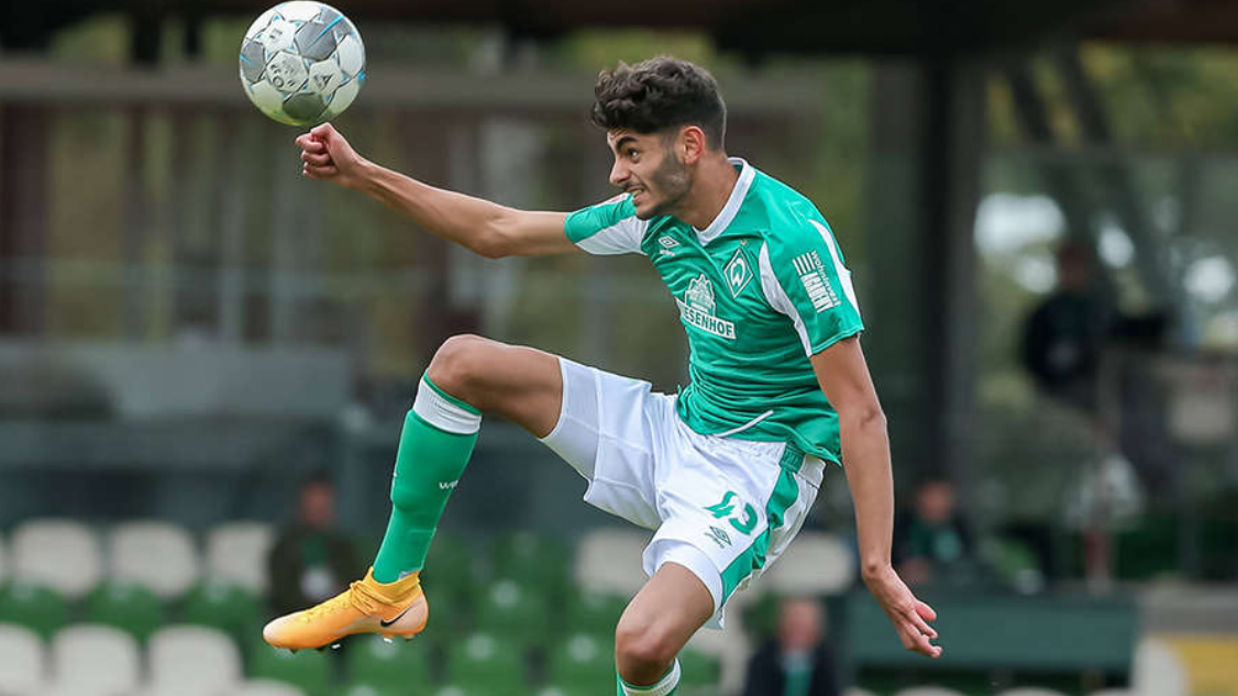 Galatasaray yeni sezonun ilk transferini yaptı! Devler peşindeydi Okan Buruk ikna etti Galatasaray yeni sezonun ilk transferini yaptı! Devler peşindeydi Okan Buruk ikna etti