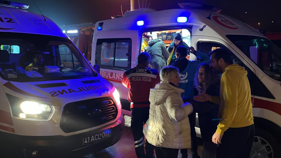 Kocaeli'de can pazarı! Alevler bir anda yayıldı, 1’i bebek 9 kişi hastaneye kaldırıldı