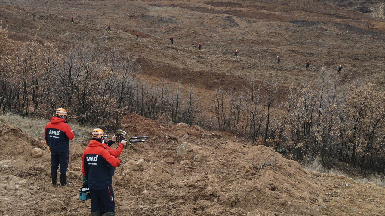 Erzincan İliç'teki maden faciası... 9 işçiden 5'inin konteyner, 3'ünün araç içinde olduğu tespit edildi Erzincan İliç'teki maden faciası... 9 işçiden 5'inin konteyner, 3'ünün araç içinde olduğu tespit edildi