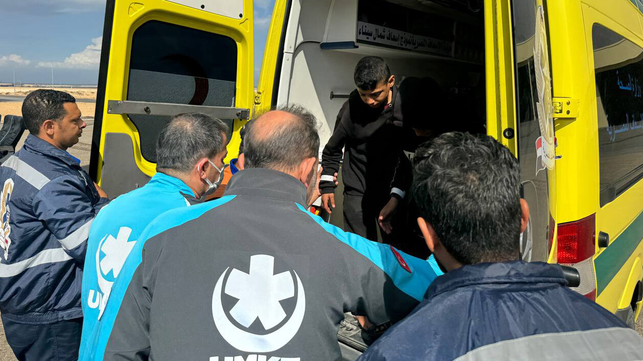 Mısır'a geçişi sağlanan hastalar Türkiye'ye getiriliyor Mısır'a geçişi sağlanan hastalar Türkiye'ye getiriliyor