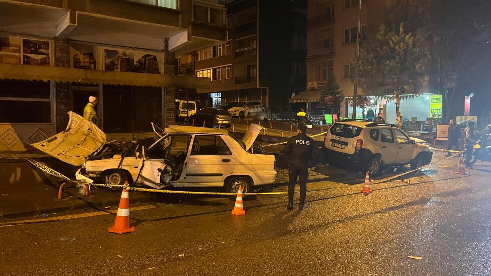 Ankara'da ters yönde giden araç dehşet saçtı: Ölü ve yaralılar var
