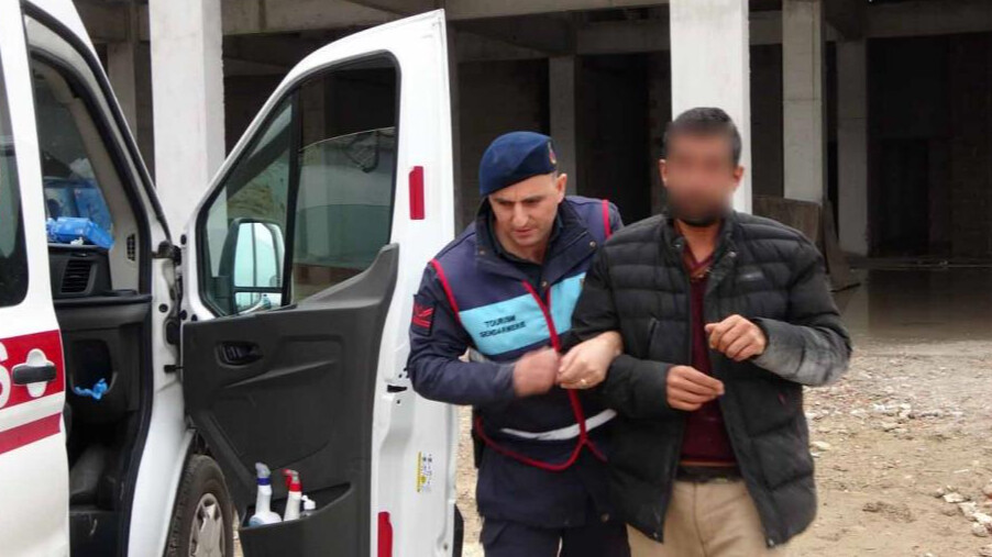 'Yevmiyem eksik' dedi, çatıya çıktı! 'Yevmiyem eksik' dedi, çatıya çıktı!