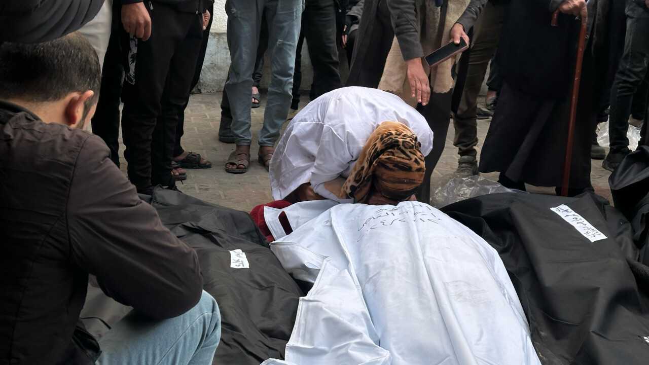 'Refah cehennemi'ni doktorlar anlattı: Bombalanırsak tanınabilelim diye çocuklarımın bileklerine isimlerini yazdım