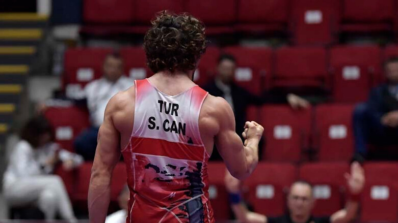 Güreşçilerimizden Avrupa Şampiyonası'nda peş peşe altın madalya!