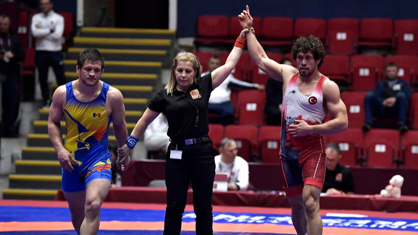 Güreşçilerimizden Avrupa Şampiyonası'nda peş peşe altın madalya!