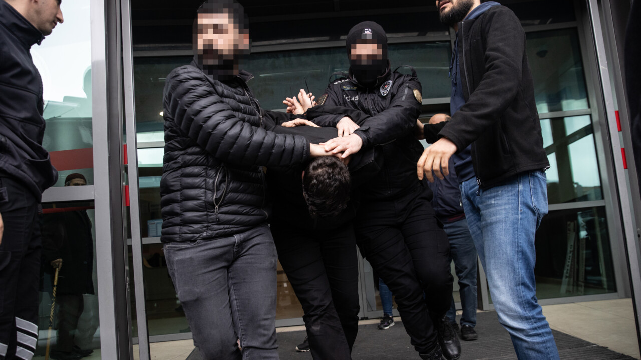 AK Parti'nin seçim programına saldırıda yeni gelişme! Adliyeye böyle götürüldüler