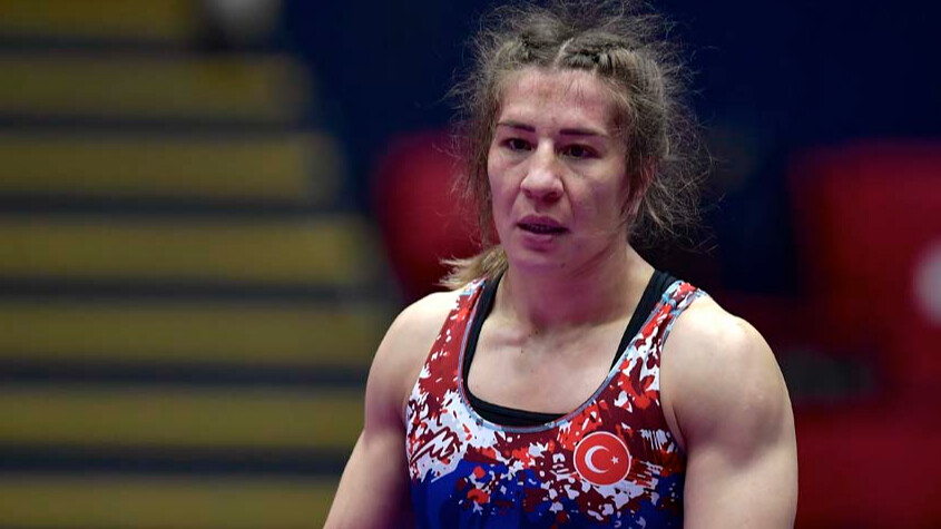 Kadın milliler Avrupa Şampiyonası'nda fırtına gibi esiyor! Üç kadın güreşçimiz final minderinde