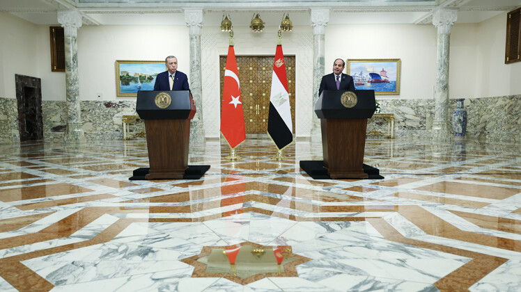 Ankara-Kahire hattında 12 yıl sonra yeni dönem: Erdoğan ve Sisi'den kritik mesajlar Ankara-Kahire hattında 12 yıl sonra yeni dönem: Erdoğan ve Sisi'den kritik mesajlar