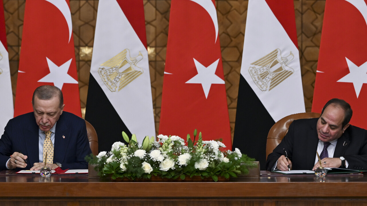 Ankara-Kahire hattında 12 yıl sonra yeni dönem: Erdoğan ve Sisi'den kritik mesajlar Ankara-Kahire hattında 12 yıl sonra yeni dönem: Erdoğan ve Sisi'den kritik mesajlar