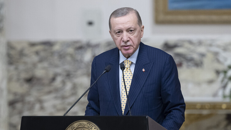 Ankara-Kahire hattında 12 yıl sonra yeni dönem: Erdoğan ve Sisi'den kritik mesajlar Ankara-Kahire hattında 12 yıl sonra yeni dönem: Erdoğan ve Sisi'den kritik mesajlar