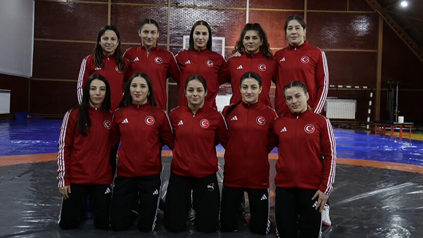 Kadın milliler Avrupa Şampiyonası'nda fırtına gibi esiyor! Üç kadın güreşçimiz final minderinde