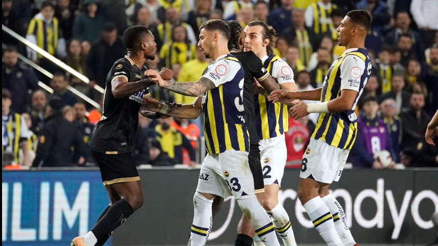 Erman Toroğlu İcardi'yi yerin dibine soktu: Mukaveleyi kaptın hemen yatmaya başladın Erman Toroğlu İcardi'yi yerin dibine soktu: Mukaveleyi kaptın hemen yatmaya başladın