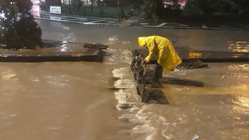 Şanlıurfa'da eğitime 'sağanak' engeli: Okullar bir gün daha tatil edildi