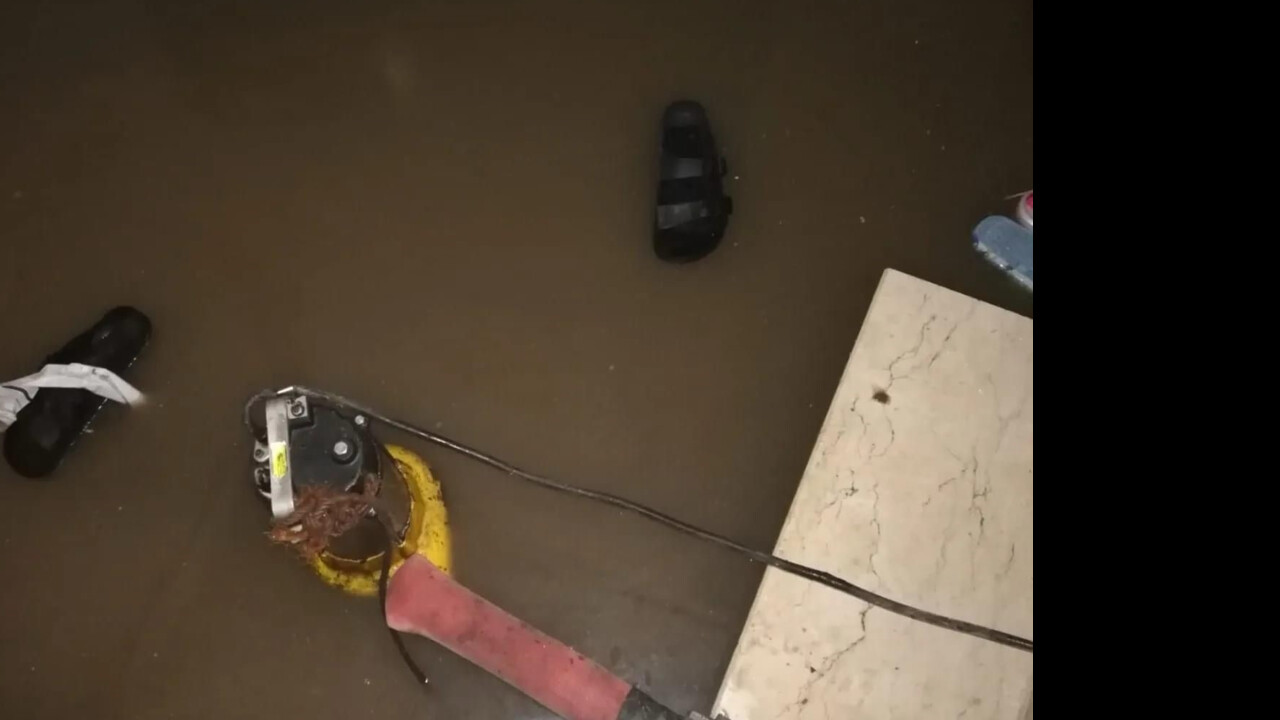 Elazığ’da sağanak sonrası sokaklar göle döndü! Araçlar mahsur kaldı Elazığ’da sağanak sonrası sokaklar göle döndü! Araçlar mahsur kaldı