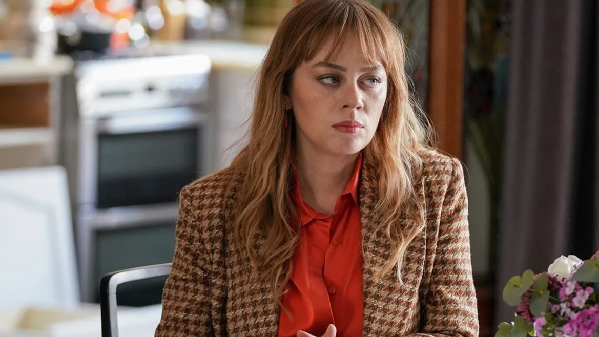 Bahar dizisiyle ekranlara dönen Demet Evgar'ın performansına övgü yağdı Bahar dizisiyle ekranlara dönen Demet Evgar'ın performansına övgü yağdı