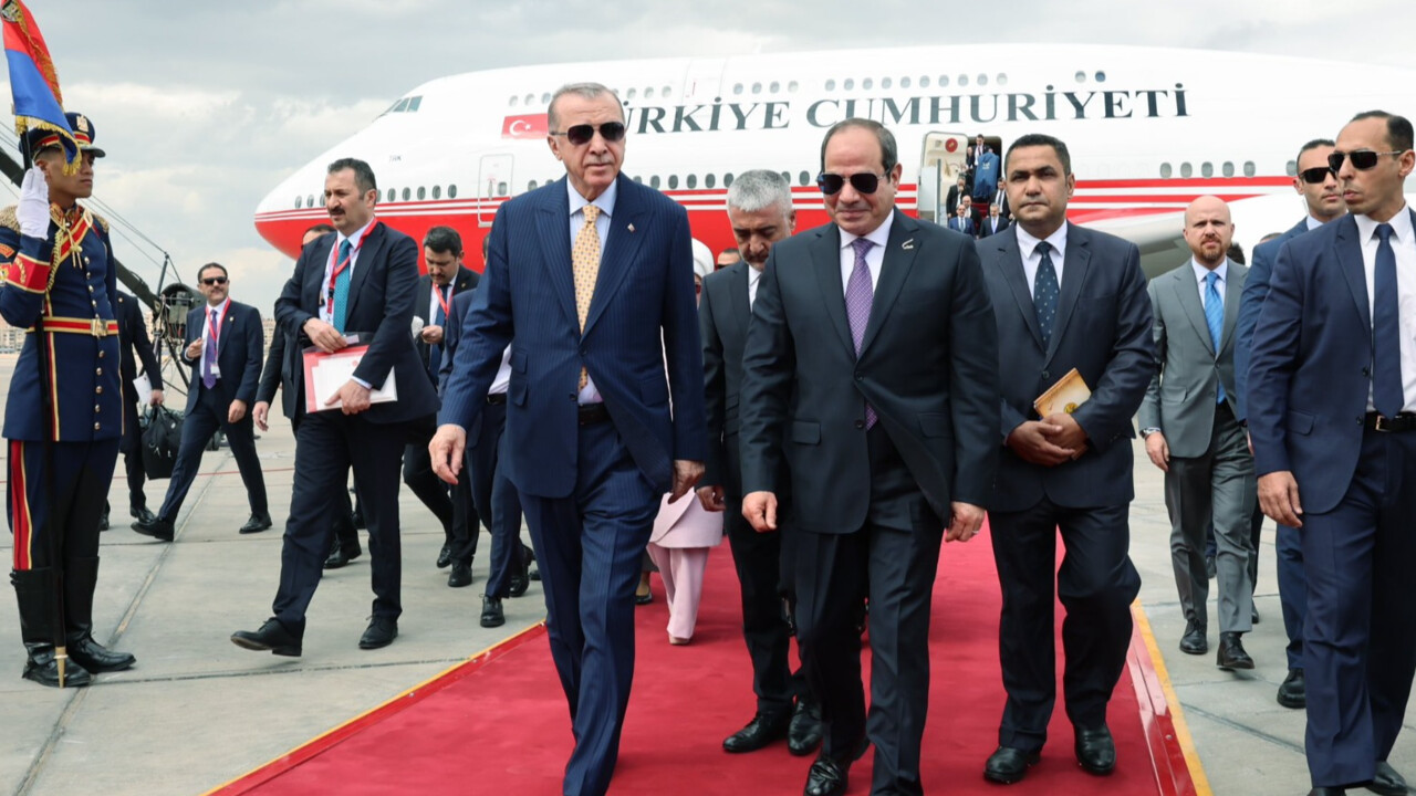 Cumhurbaşkanı Erdoğan 12 yıl sonra Mısır'da! Sisi tarafından resmi törenle karşılandı Cumhurbaşkanı Erdoğan 12 yıl sonra Mısır'da! Sisi tarafından resmi törenle karşılandı