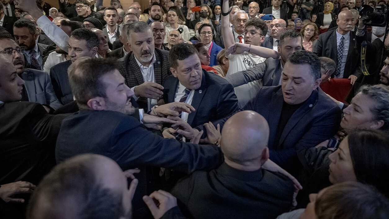 İyi Parti'deki kavganın perde arkası: Meral Akşener dişlerini sıkarak izledi, 'aferin' demekle yetindi