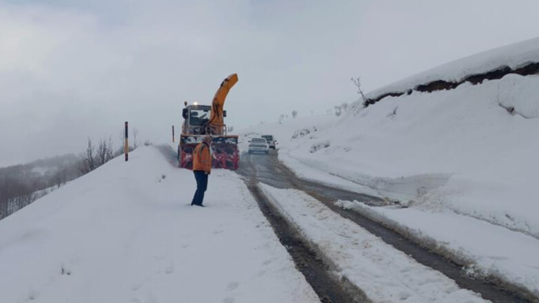 Muş'ta 92 kişi üç saat boyunca kar ve tipide mahsur kaldı! Muş'ta 92 kişi üç saat boyunca kar ve tipide mahsur kaldı!