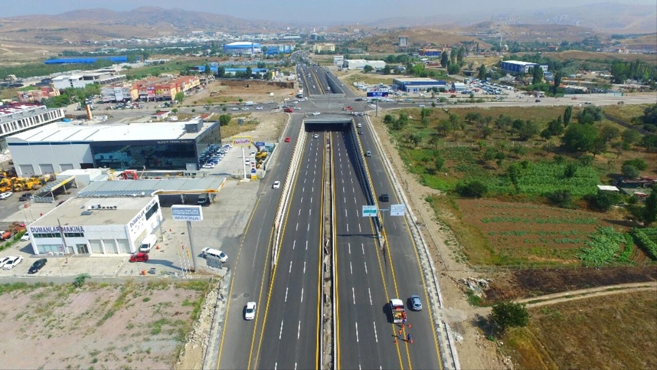 En çok kaza olan güzergahlar sıralandı! Bu yollar ölüm saçıyor, işte tam liste... En çok kaza olan güzergahlar sıralandı! Bu yollar ölüm saçıyor, işte tam liste...