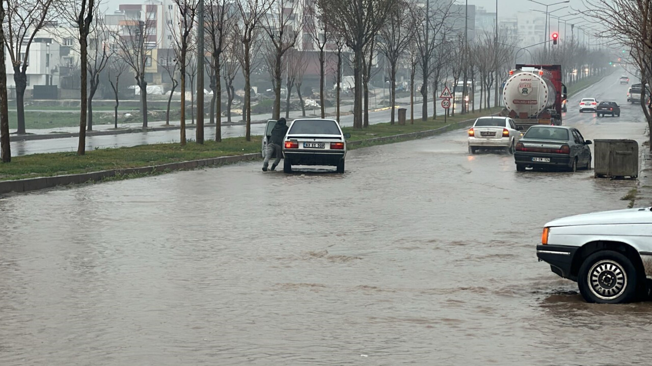 Şiddetli yağışların pençesindeki Şanlıurfa'da ölümün kıyısından böyle kurtarıldılar