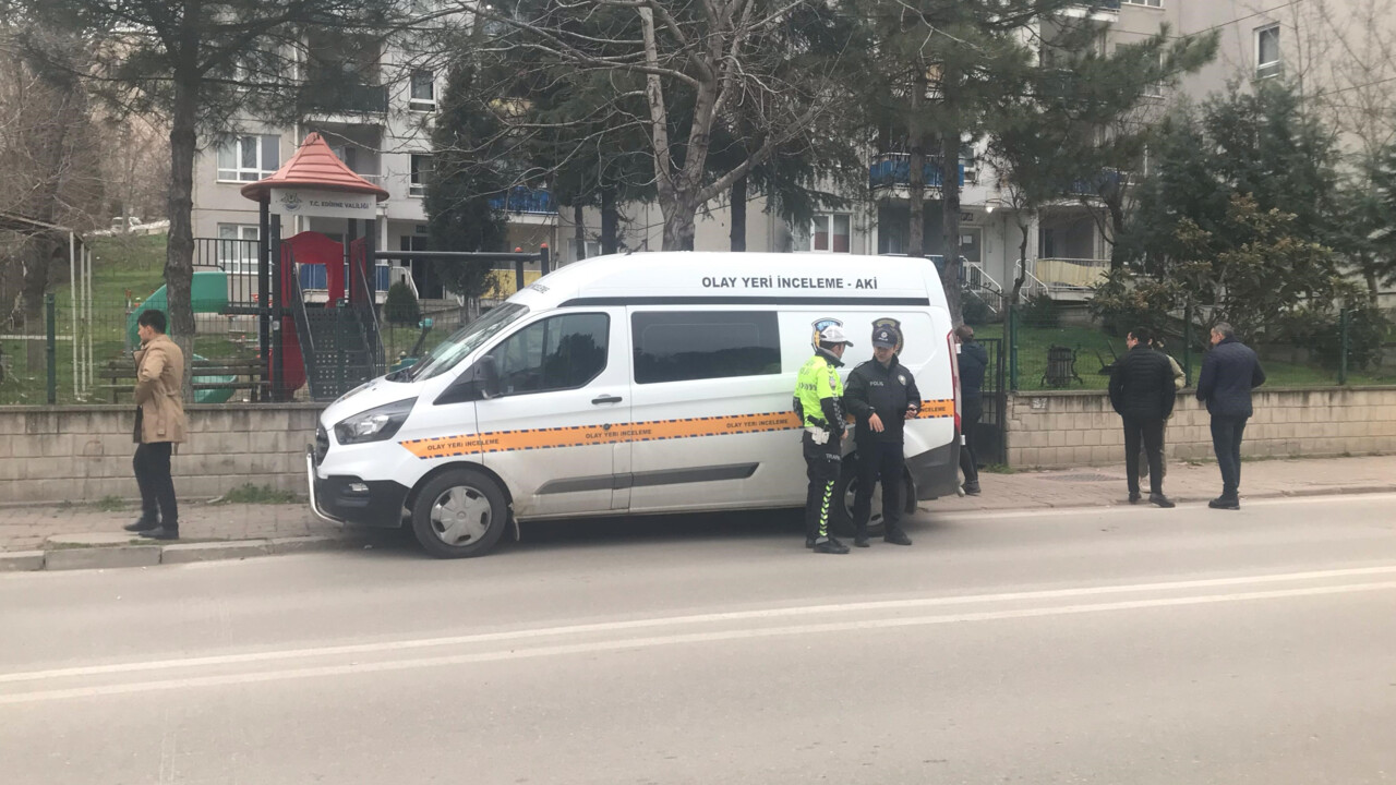 Onlarca polisin içinde kadın cinayeti! Komiser yalın ayak kaçarken yakalandı