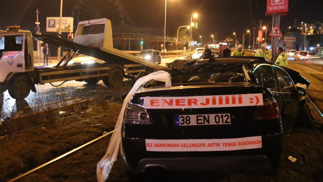 Düğün konvoyunda korkunç kaza! En mutlu günleri kabusa döndü