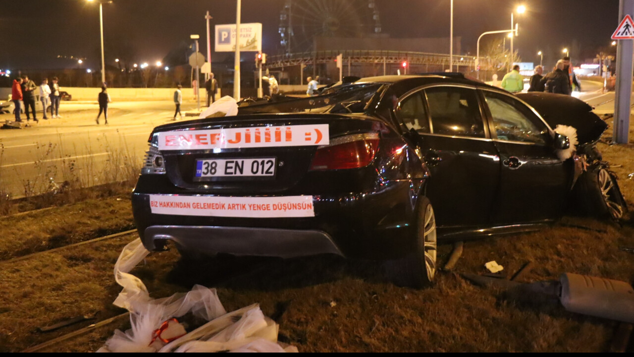 Düğün konvoyunda korkunç kaza! En mutlu günleri kabusa döndü