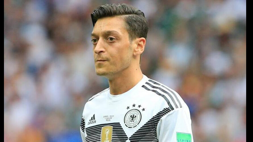 İngiliz basını son dakika olarak duyurdu: Mesut Özil Alman Milli Takımı’na geri dönüyor! İngiliz basını son dakika olarak duyurdu: Mesut Özil Alman Milli Takımı’na geri dönüyor!