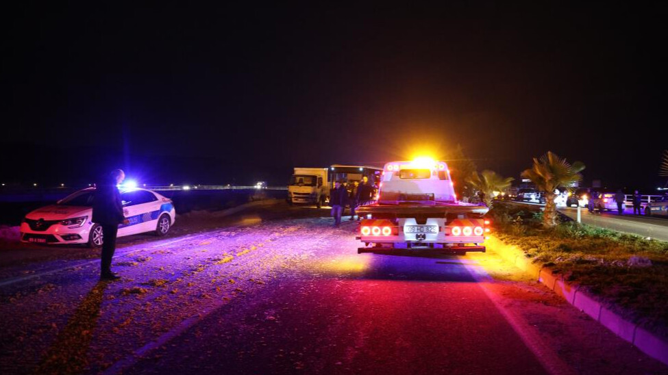 Limon posası yola döküldü, ortalık savaş alanına döndü: Ölü ve yaralılar var