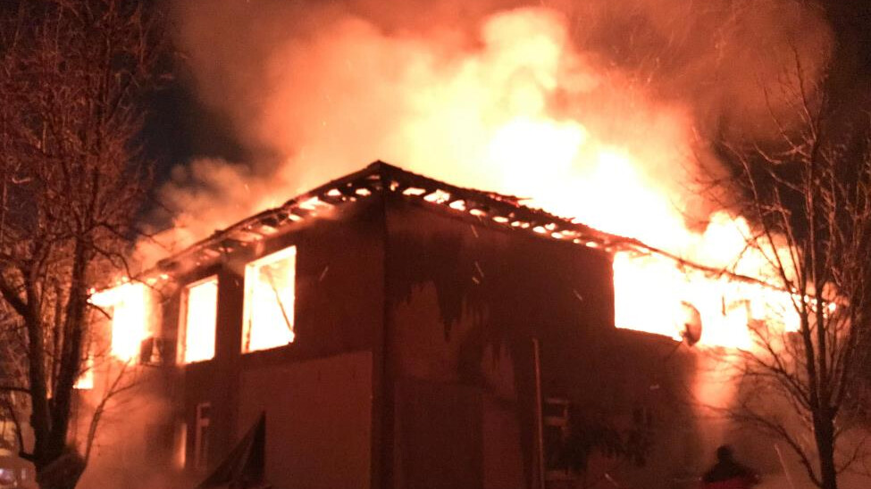 Sakarya'da sıcak saatler, iki katlı ev bir anda alev topuna döndü!