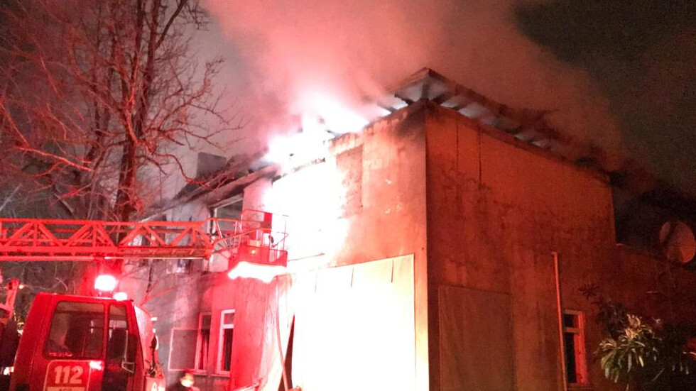 Sakarya'da sıcak saatler, iki katlı ev bir anda alev topuna döndü!