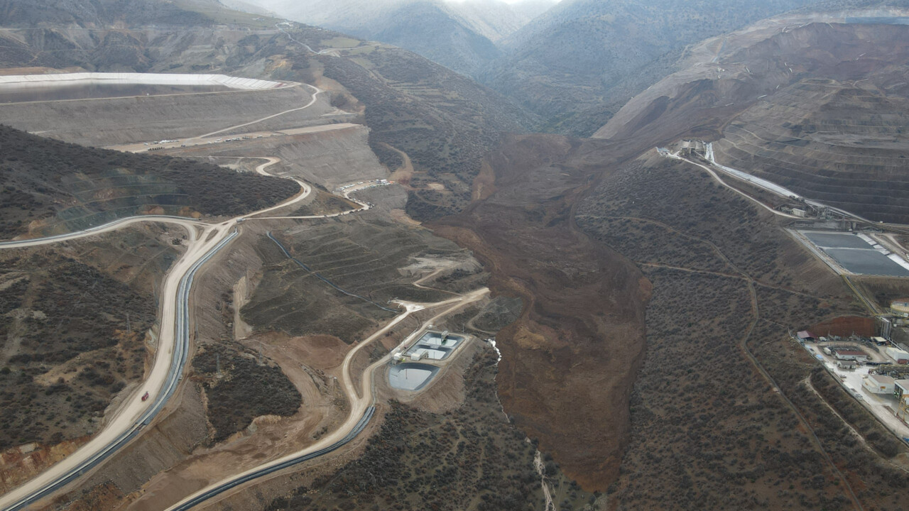 Bakan Bayraktar maden sahasında: Kayıp işçilerin 3'ü bir, 6'sı başka lokasyonda