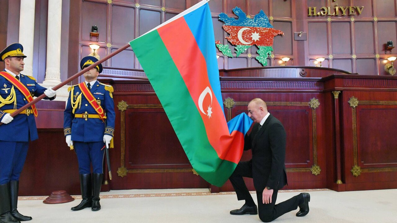 Azerbaycan'da yeni kabine kuruldu! Aliyev 2 ismi liste dışı bıraktı